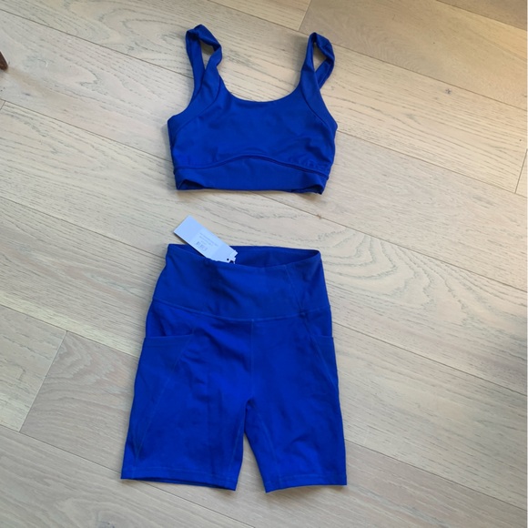 Matching sports bra and shorts with pockets NWT - Picture 4 of 11
